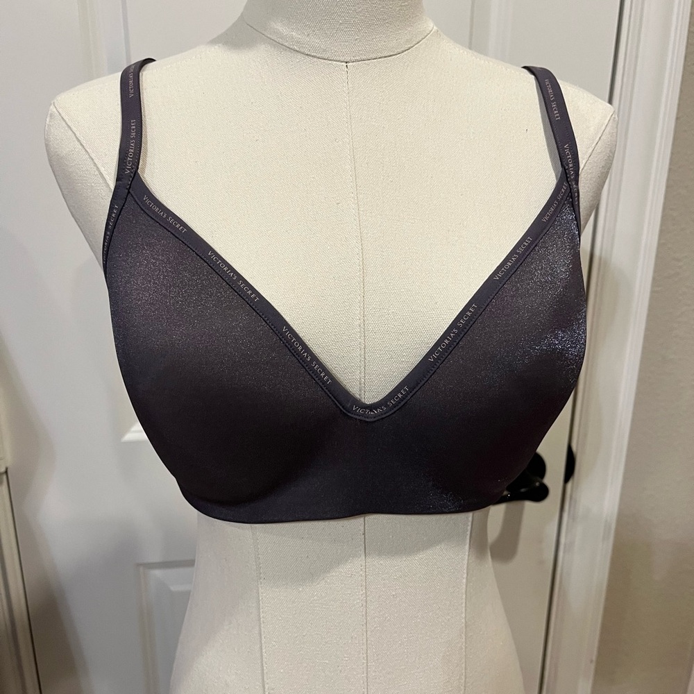 “VICTORIA SECRET” GRAY SATIN SHIMMER LINED T SHIRT BRA – 34DD